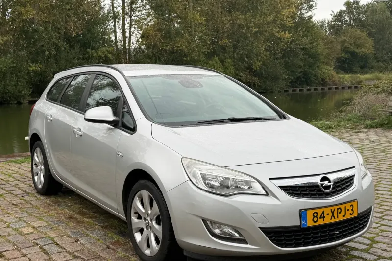 Opel Astra (2012)