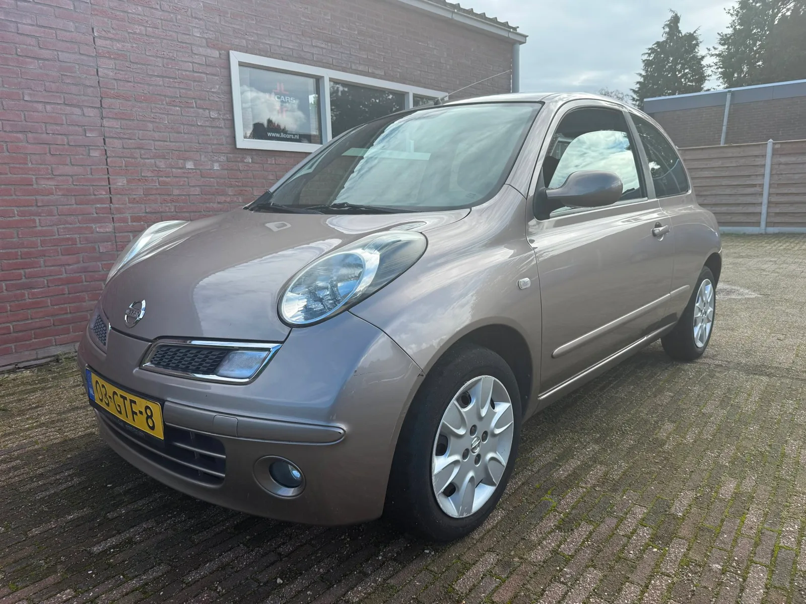 Nissan Micra (2008) — foto 1