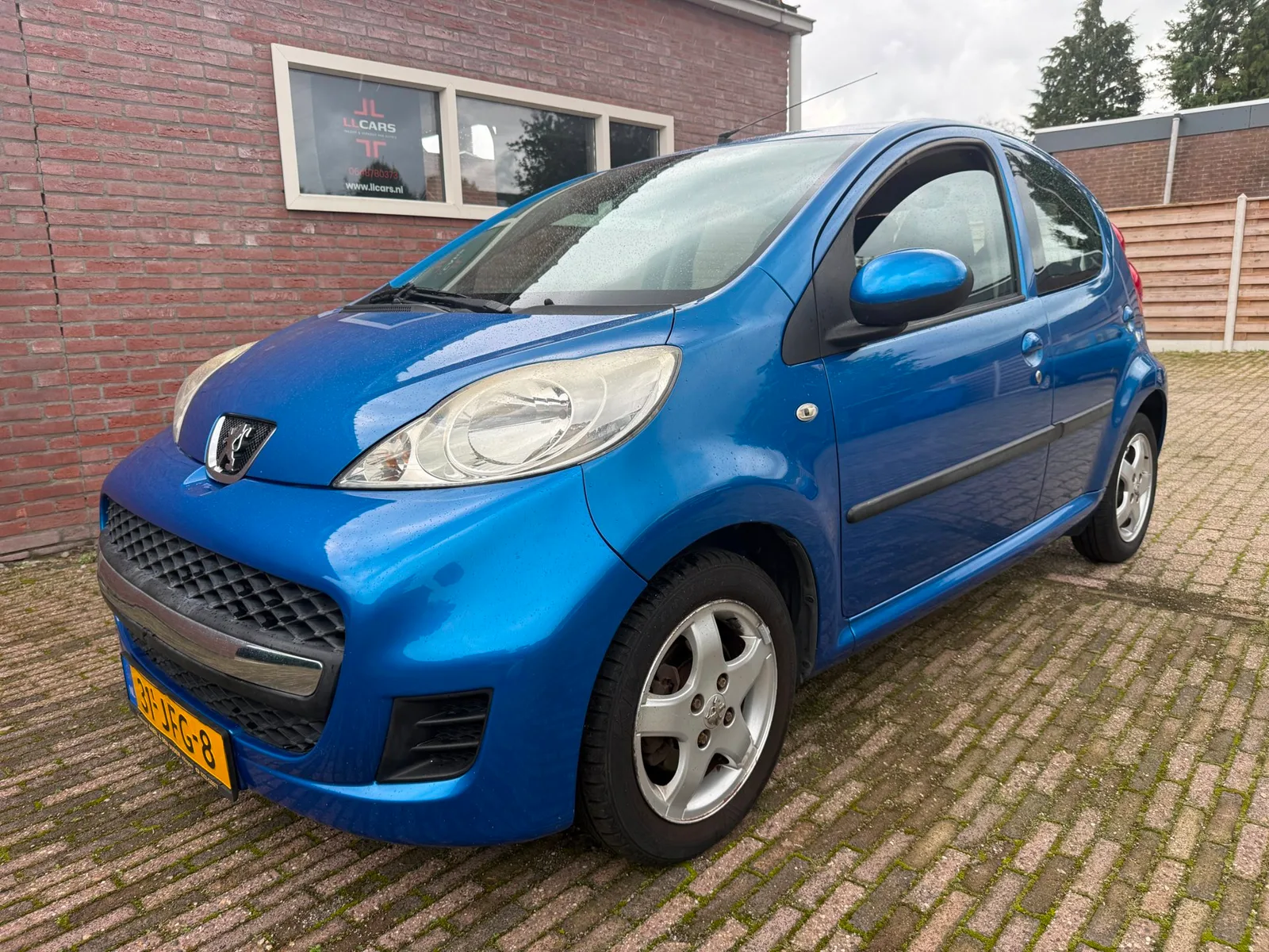 Peugeot 107 (2009) — foto 1