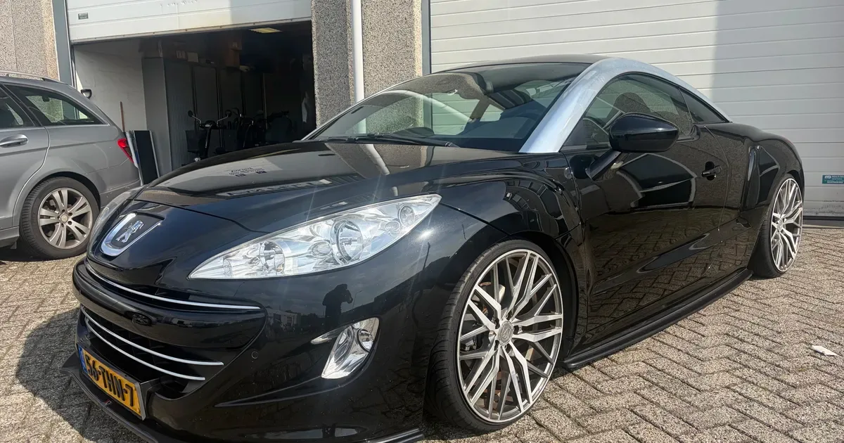 Peugeot RCZ (2012) — foto 1