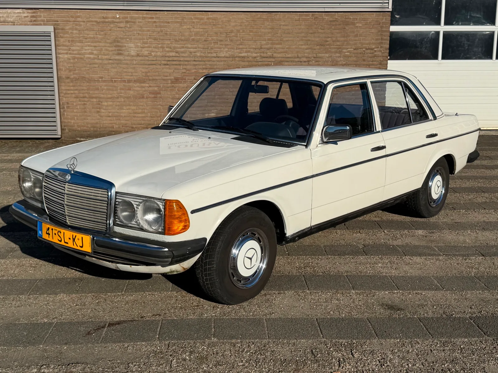 Mercedes-Benz 200-Serie (1981) — foto 1