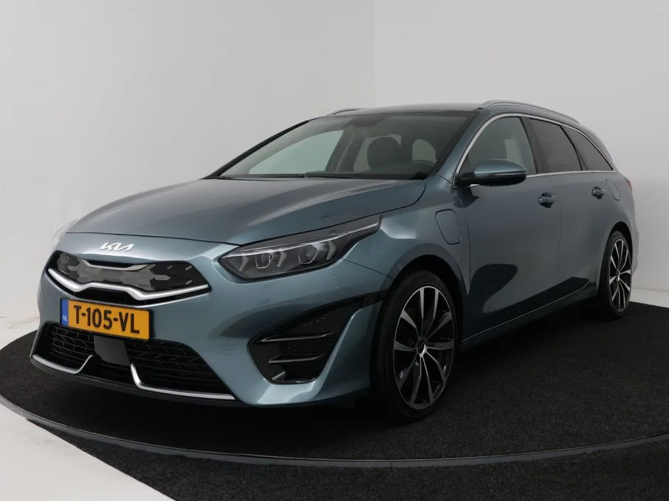 Kia Ceed Sportswagon (2023) — foto 1