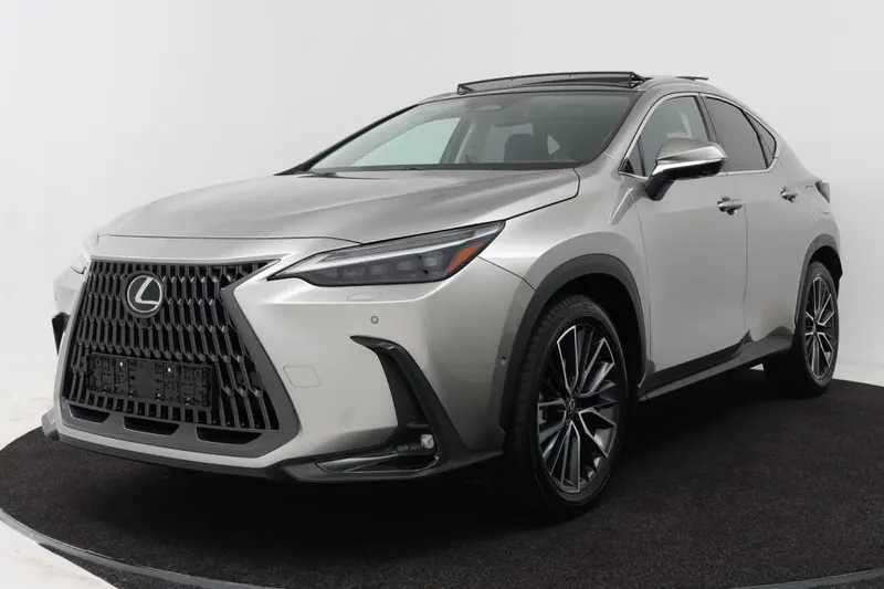 Lexus NX (2025)