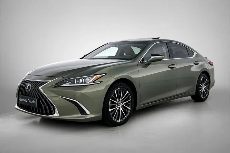 Lexus ES (2023)
