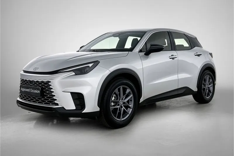 Lexus LBX (2024)
