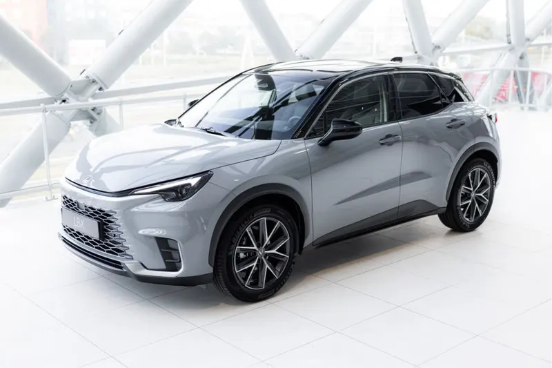 Lexus LBX (2024)