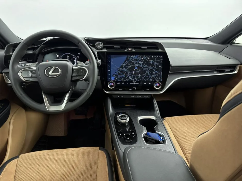 Lexus RZ (2025) — foto 1