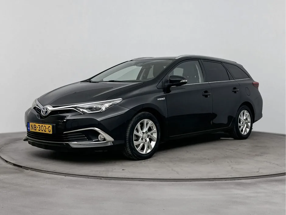 Toyota Auris (2017) — foto 1