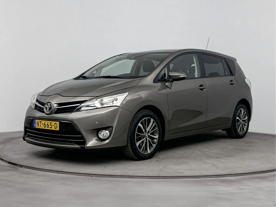 Toyota Verso (2017) — foto 1