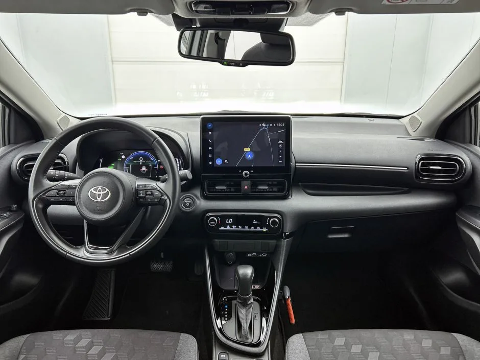 Toyota Yaris (2025) — foto 1