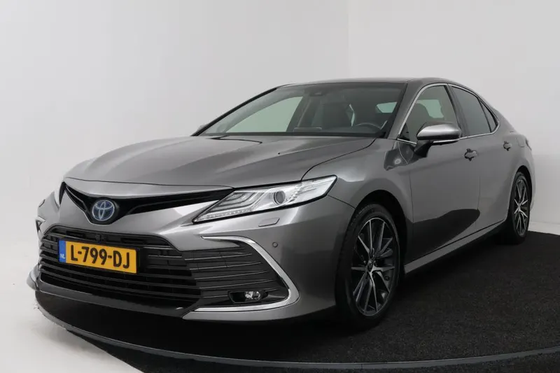 Toyota Camry (2021)