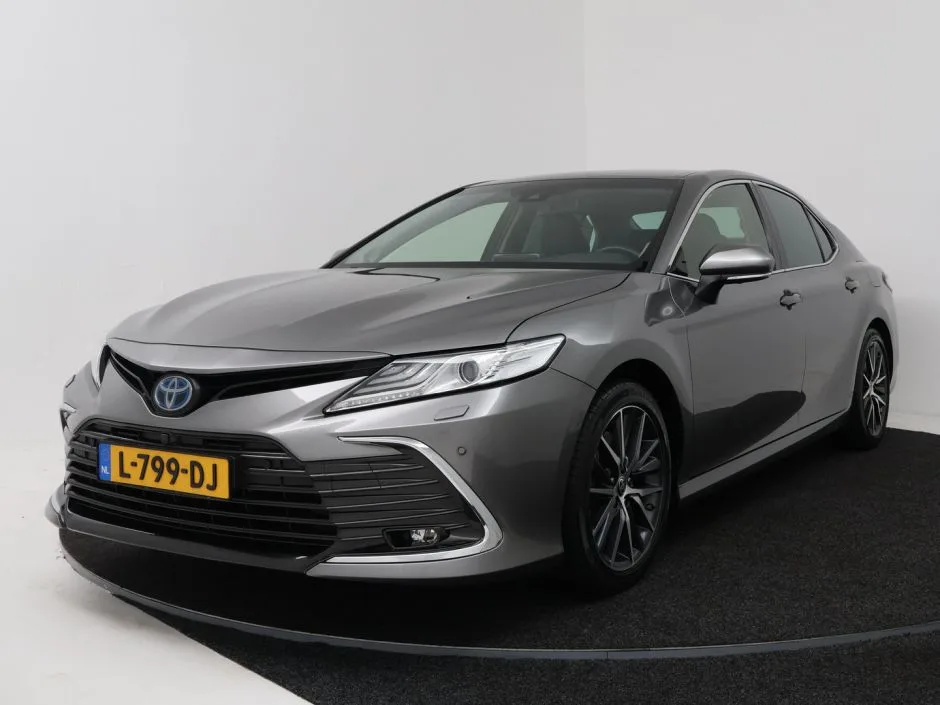 Toyota Camry (2021) — foto 1