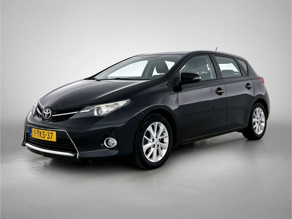 Toyota Auris (2014) — foto 1