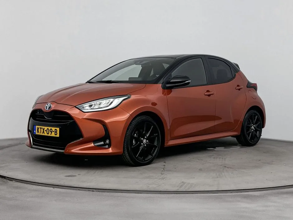 Toyota Yaris (2023) — foto 1
