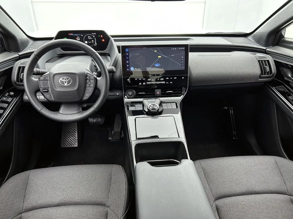 Toyota bZ4X (2023) — foto 1