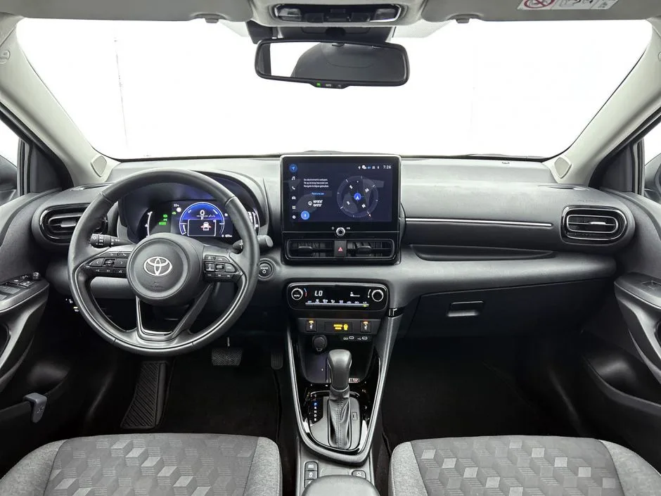 Toyota Yaris (2025) — foto 1
