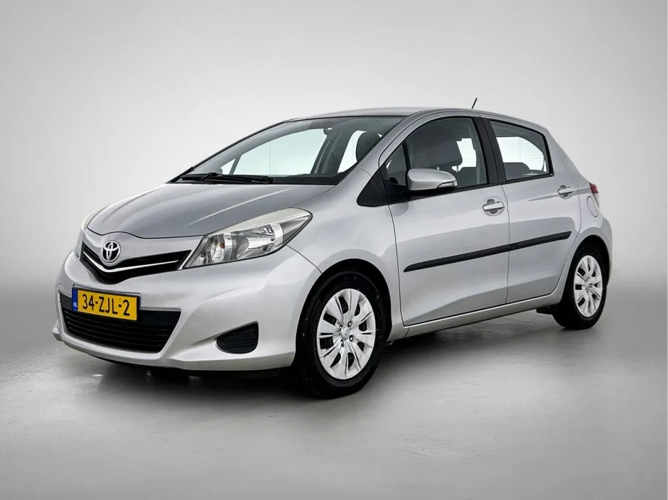 Toyota Yaris (2013) — foto 1