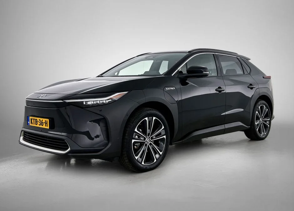 Toyota bZ4X (2023) — foto 1