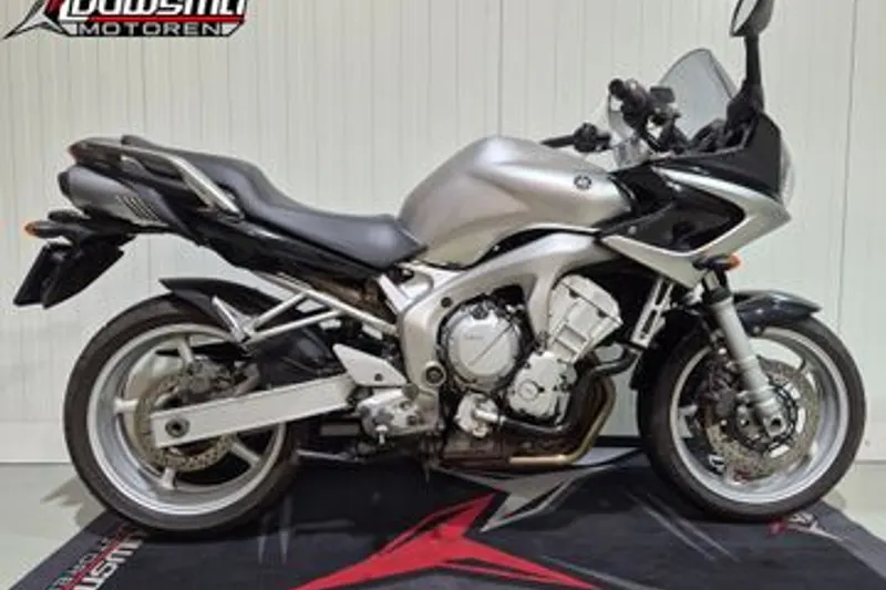 Yamaha FZS 600 Fazer (2004)