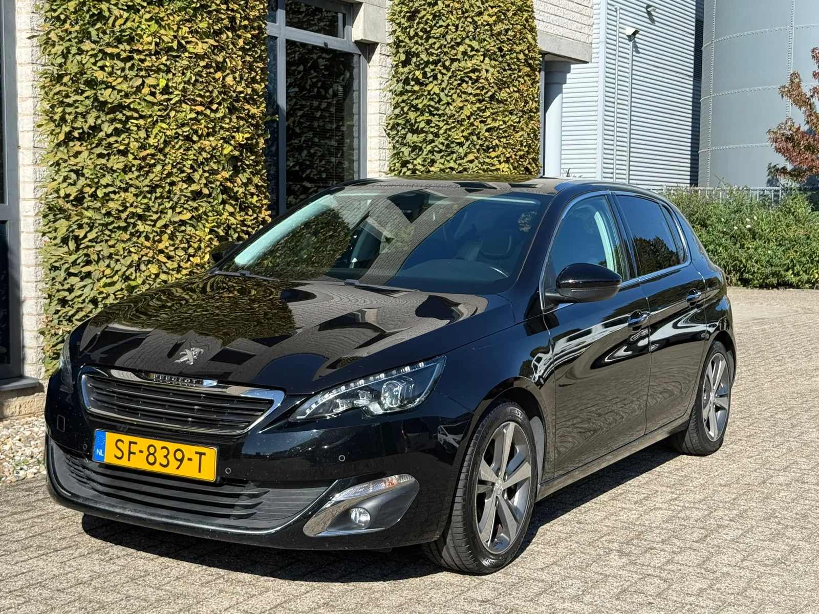 Peugeot 308 (2015) — foto 1