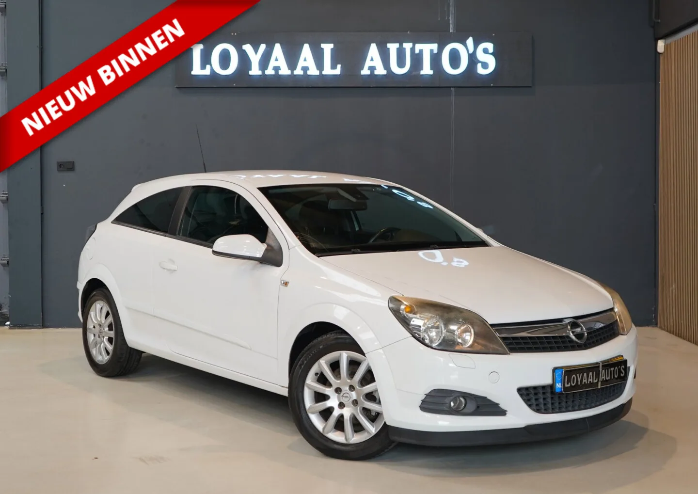 Opel Astra (2008) — foto 1