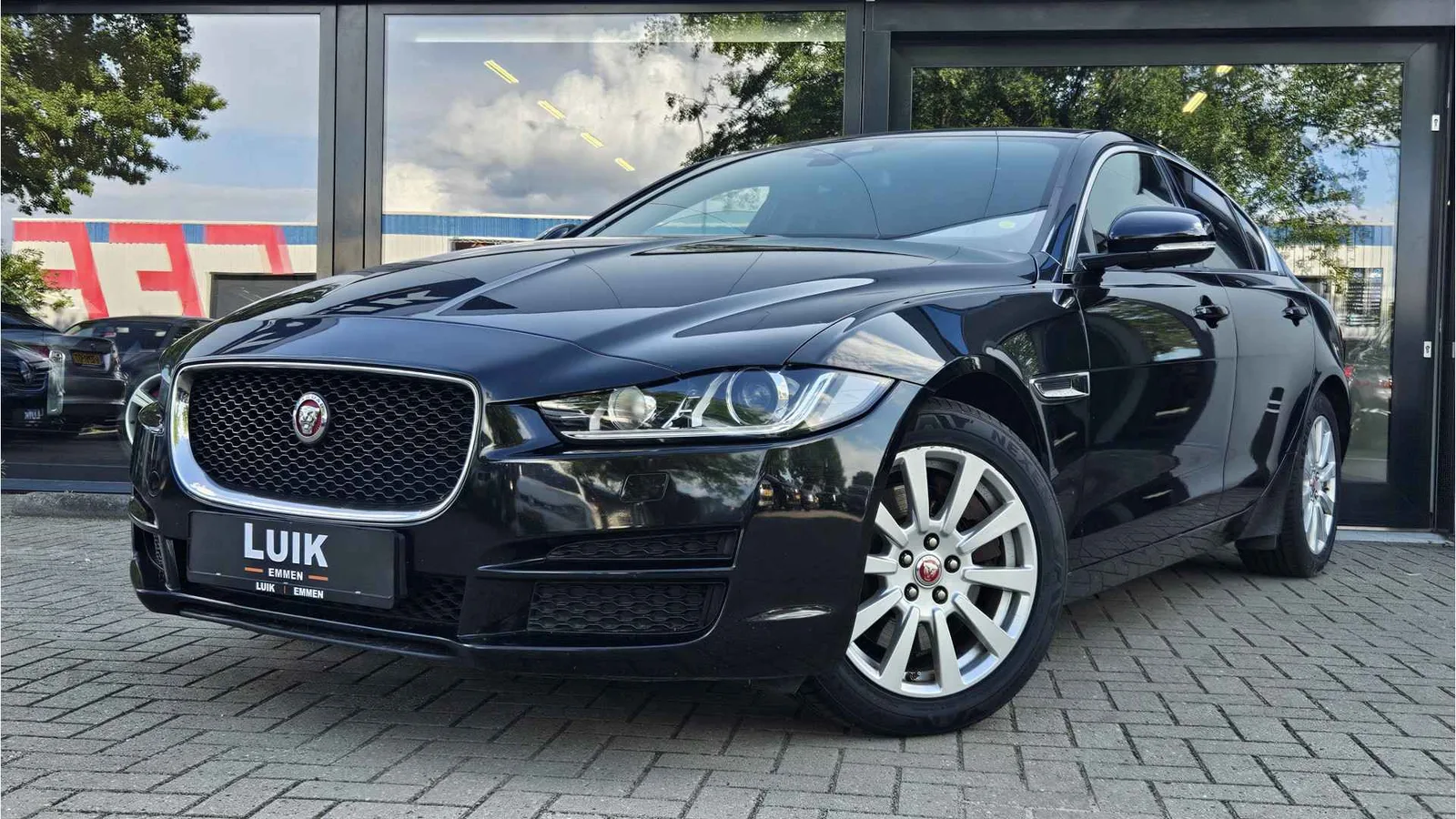 Jaguar XE (2017) — foto 1