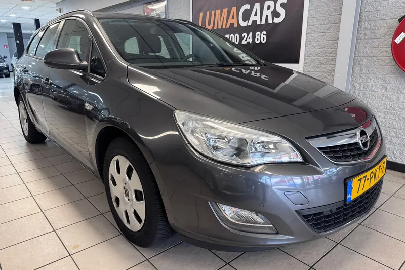 Opel Astra Sports Tourer (2011)