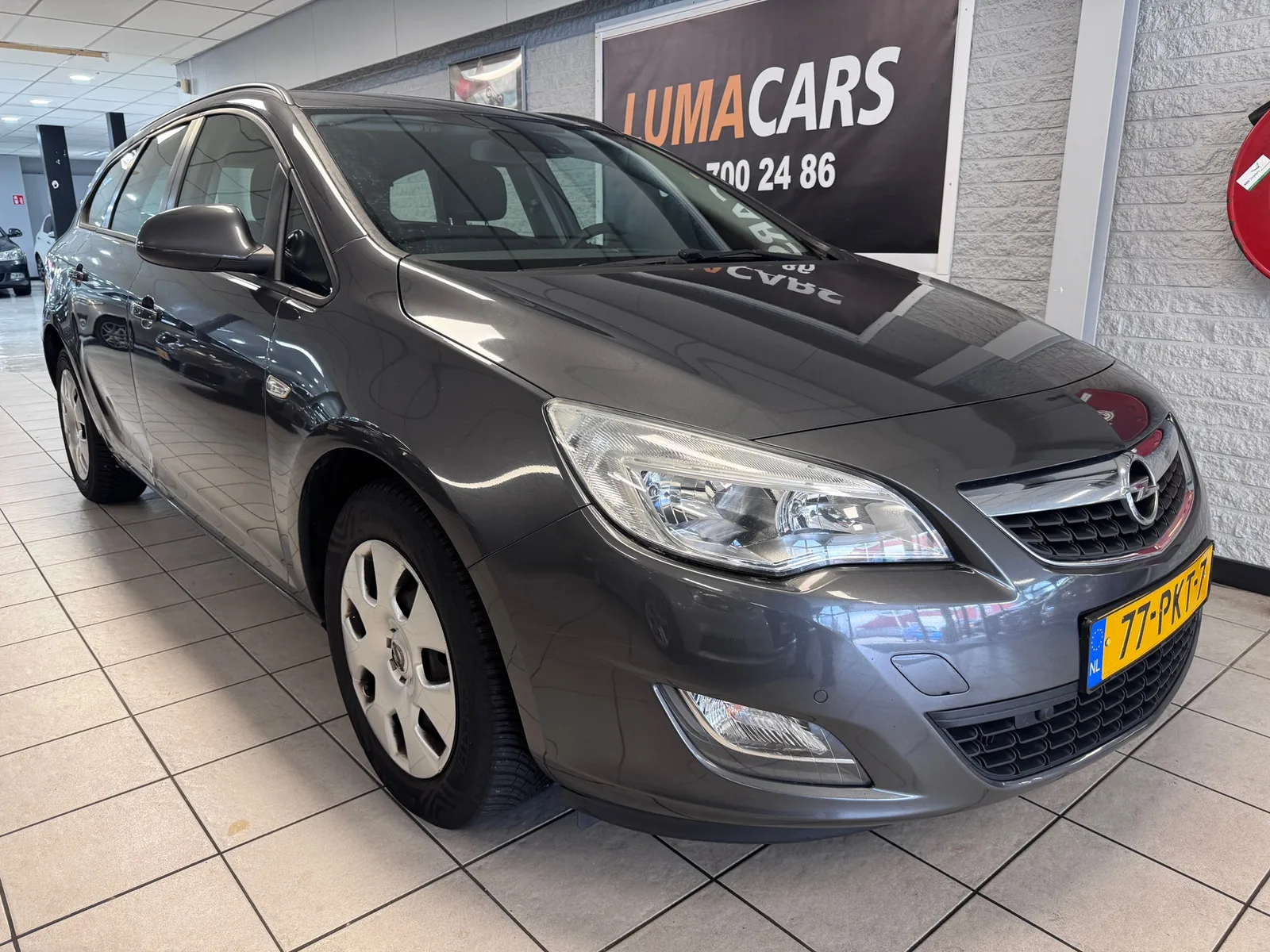 Opel Astra Sports Tourer (2011) — foto 1