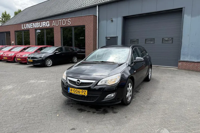 Opel Astra (2012)