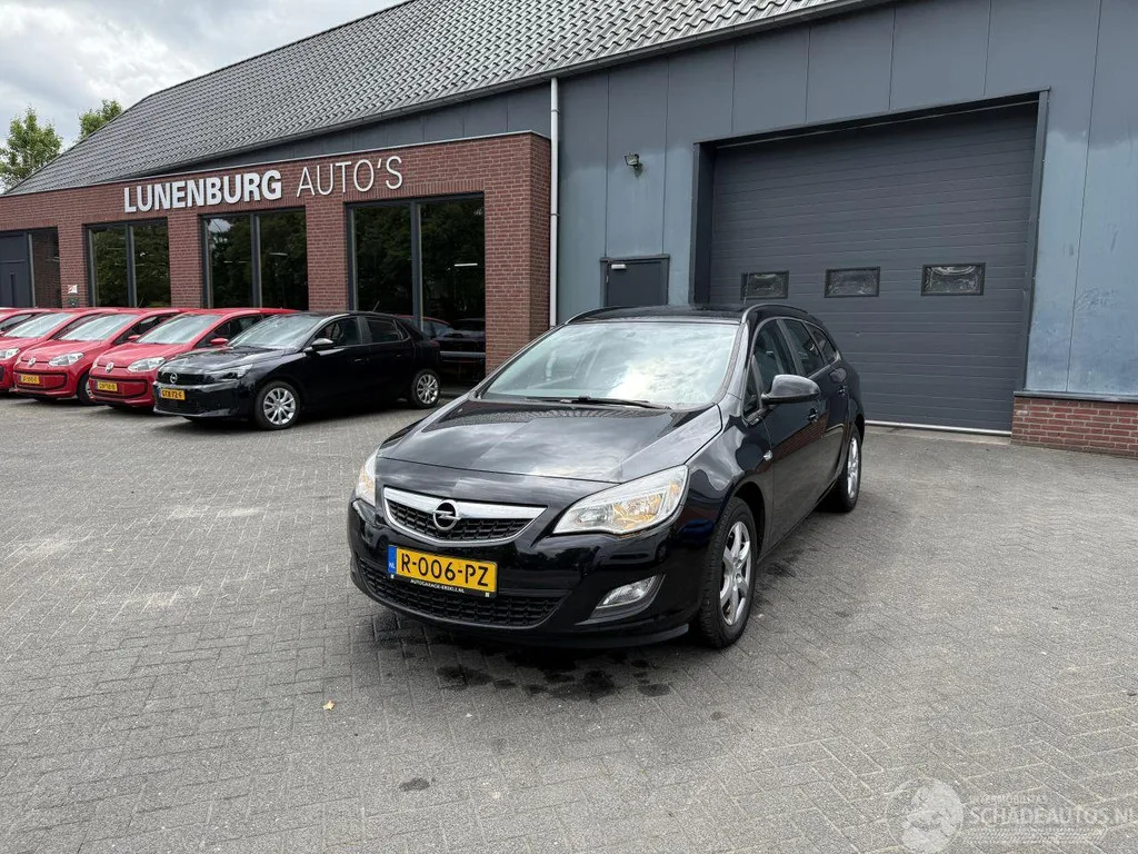 Opel Astra (2012) — foto 1