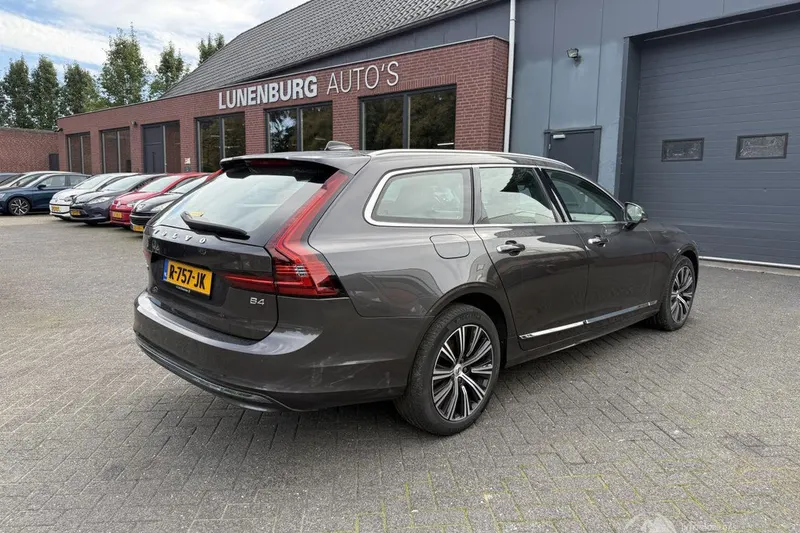 Volvo V90 (2022)