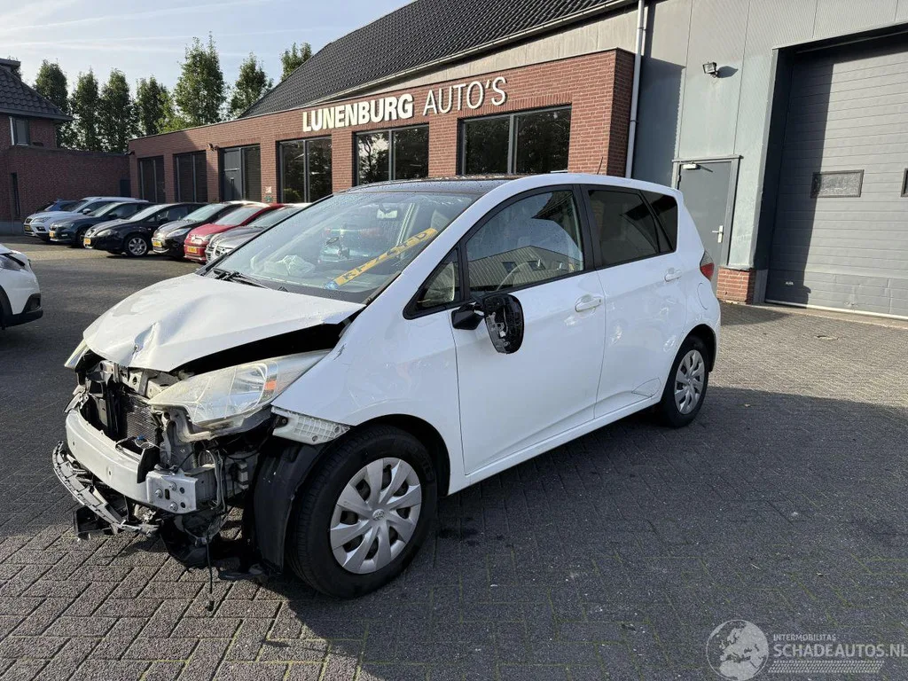 Toyota Verso (2011) — foto 1