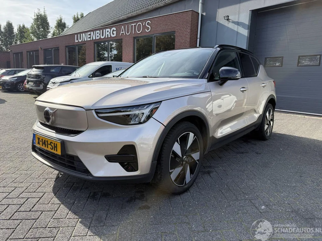 Volvo XC40 (2024) — foto 1
