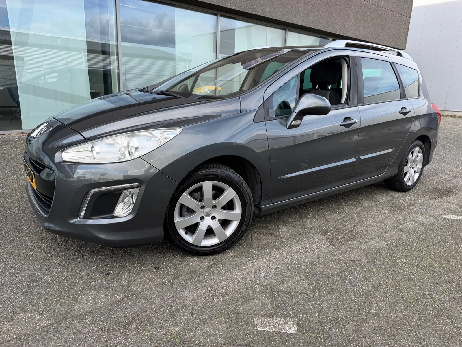 Peugeot 308 (2012) — foto 1