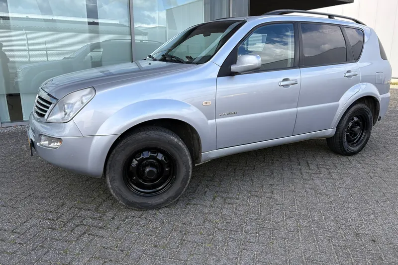 SsangYong REXTON (2011)