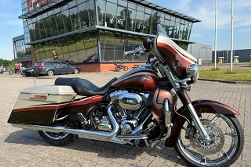 Harley-Davidson CVO Street Glide (2011)