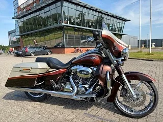 Harley-Davidson CVO Street Glide (2011) — foto 1