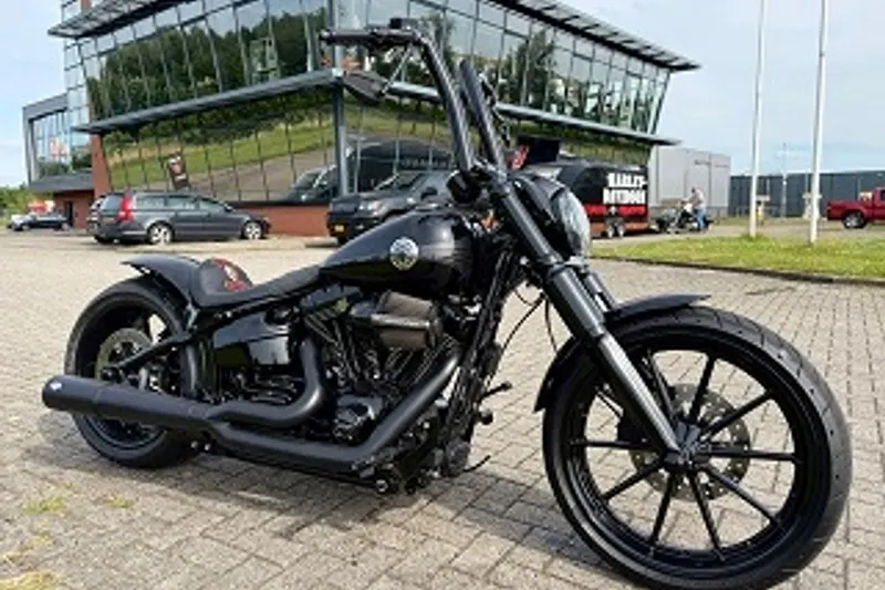Harley-Davidson Breakout (2013)