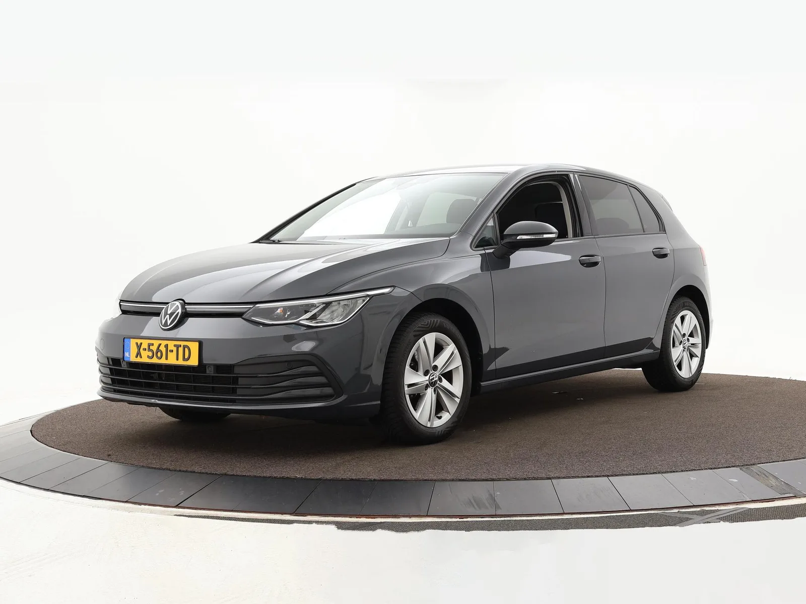 Volkswagen Golf (2024) — foto 1