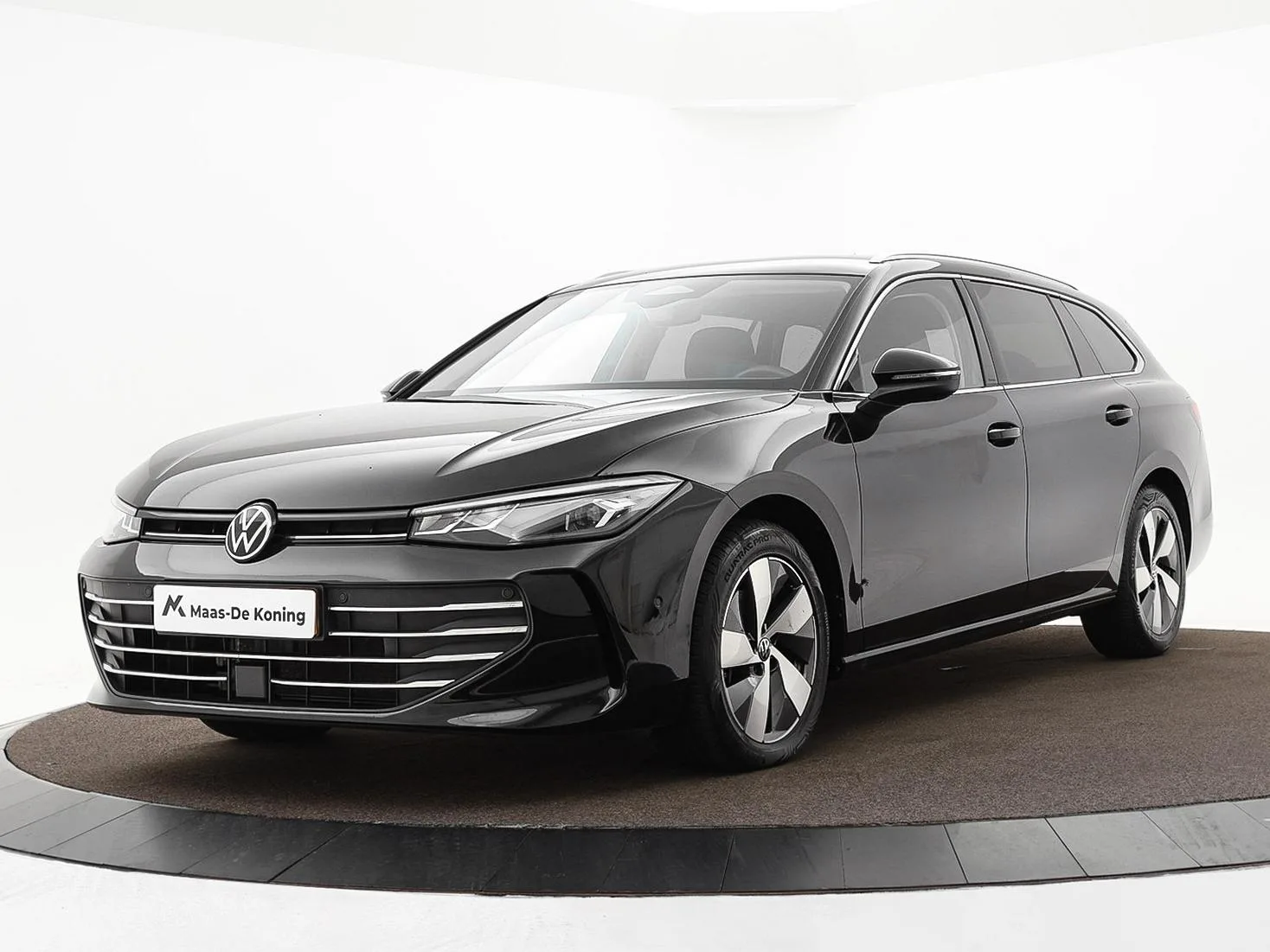 Volkswagen Passat (2024) — foto 1