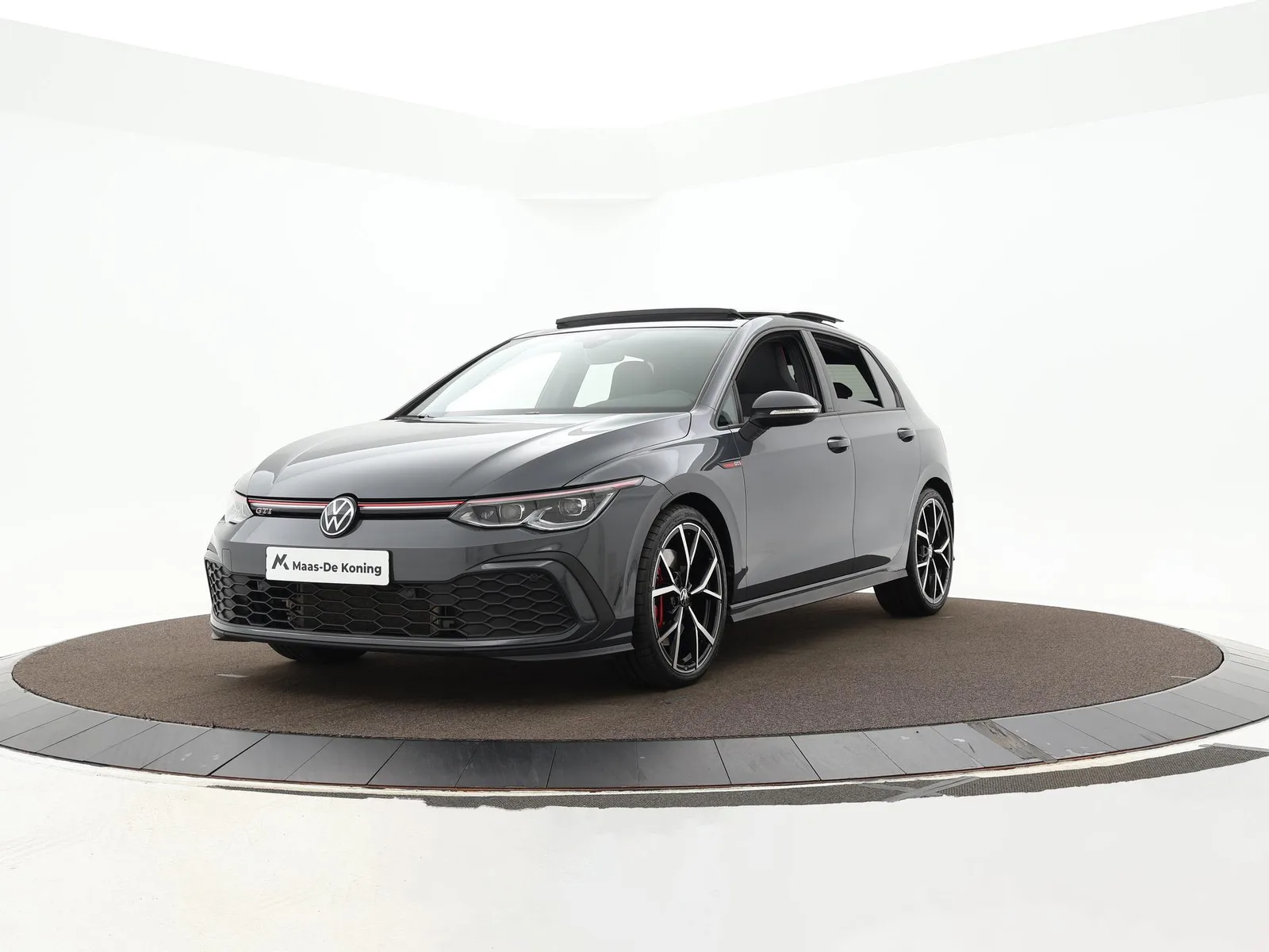 Volkswagen Golf (2024) — foto 1