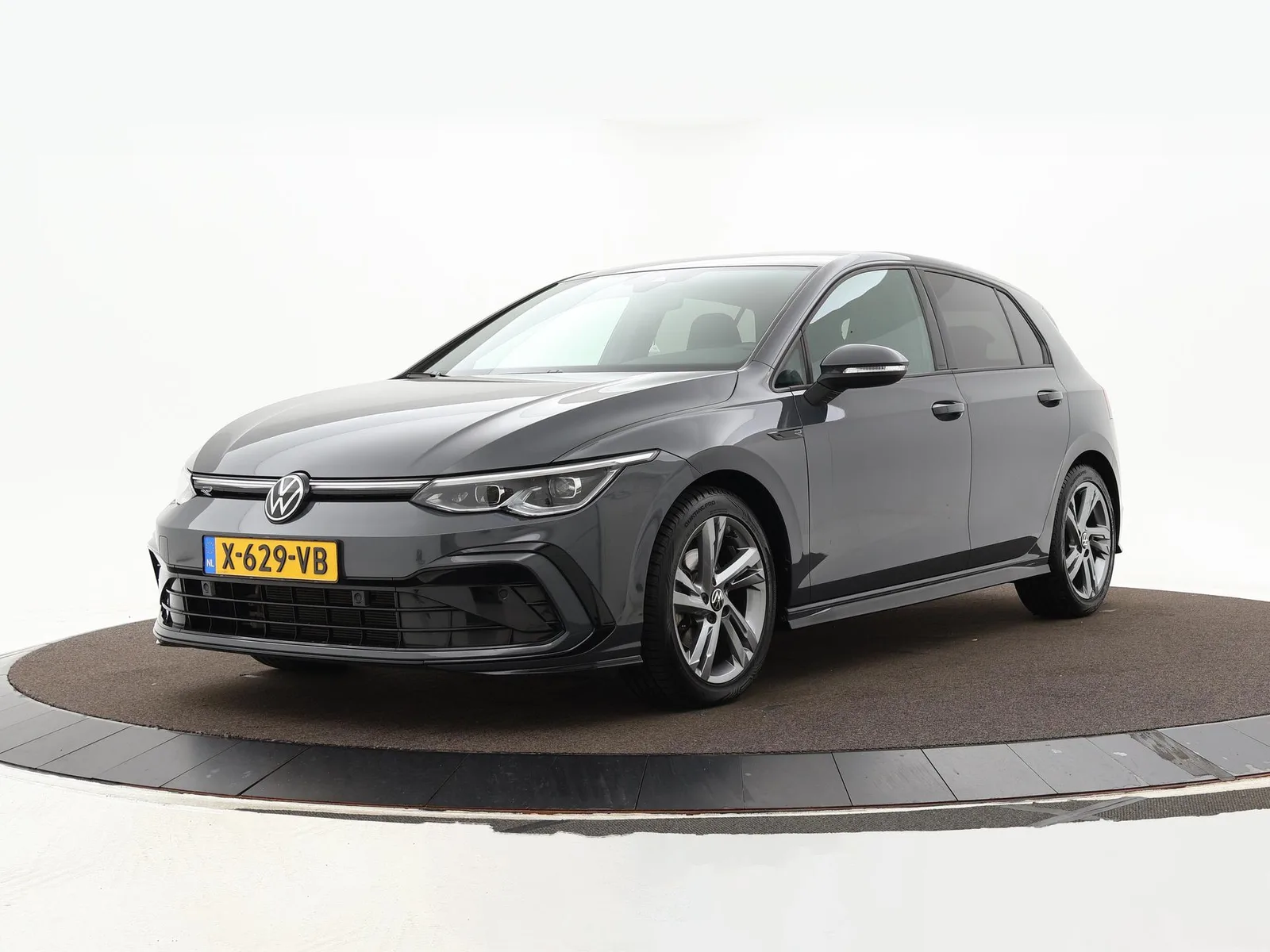 Volkswagen Golf (2024) — foto 1