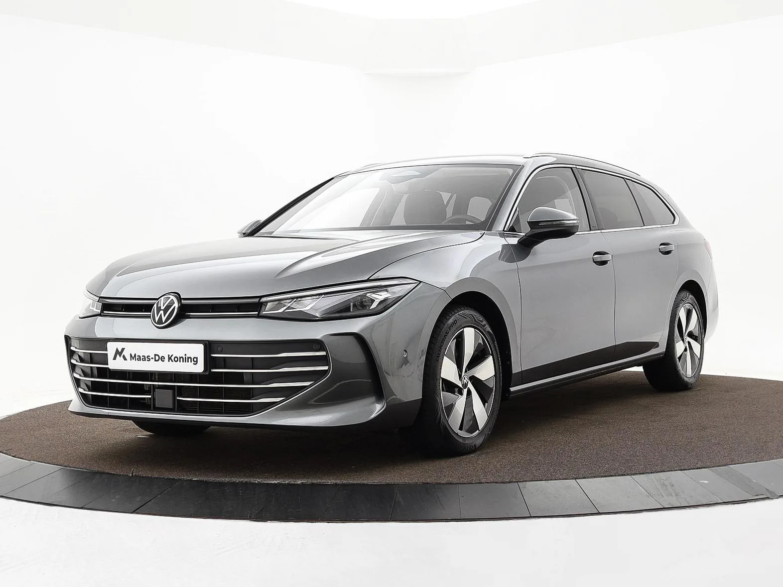 Volkswagen Passat (2024) — foto 1
