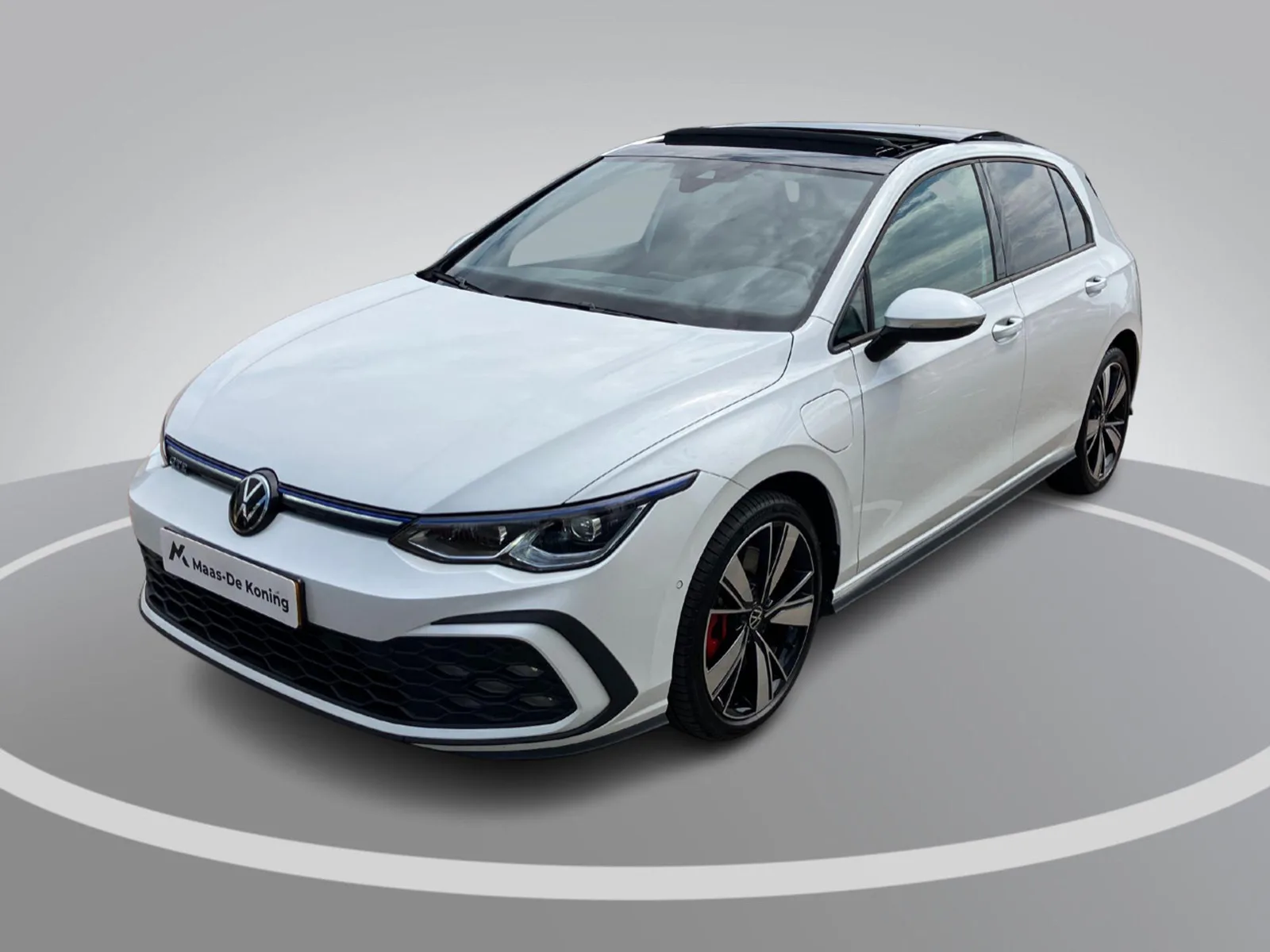 Volkswagen Golf (2024) — foto 1