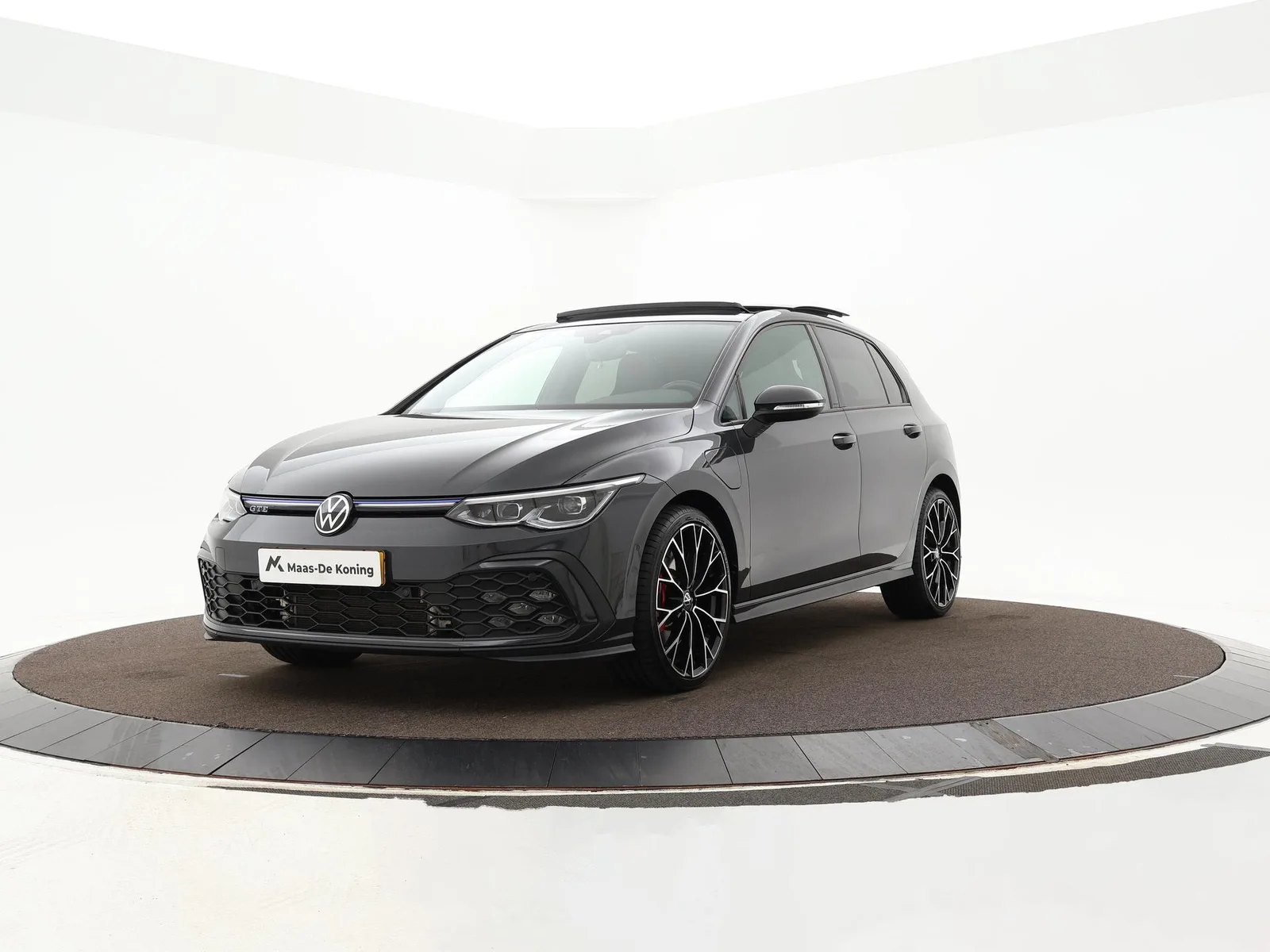 Volkswagen Golf (2021) — foto 1