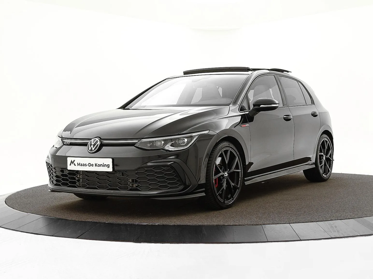 Volkswagen Golf (2024) — foto 1