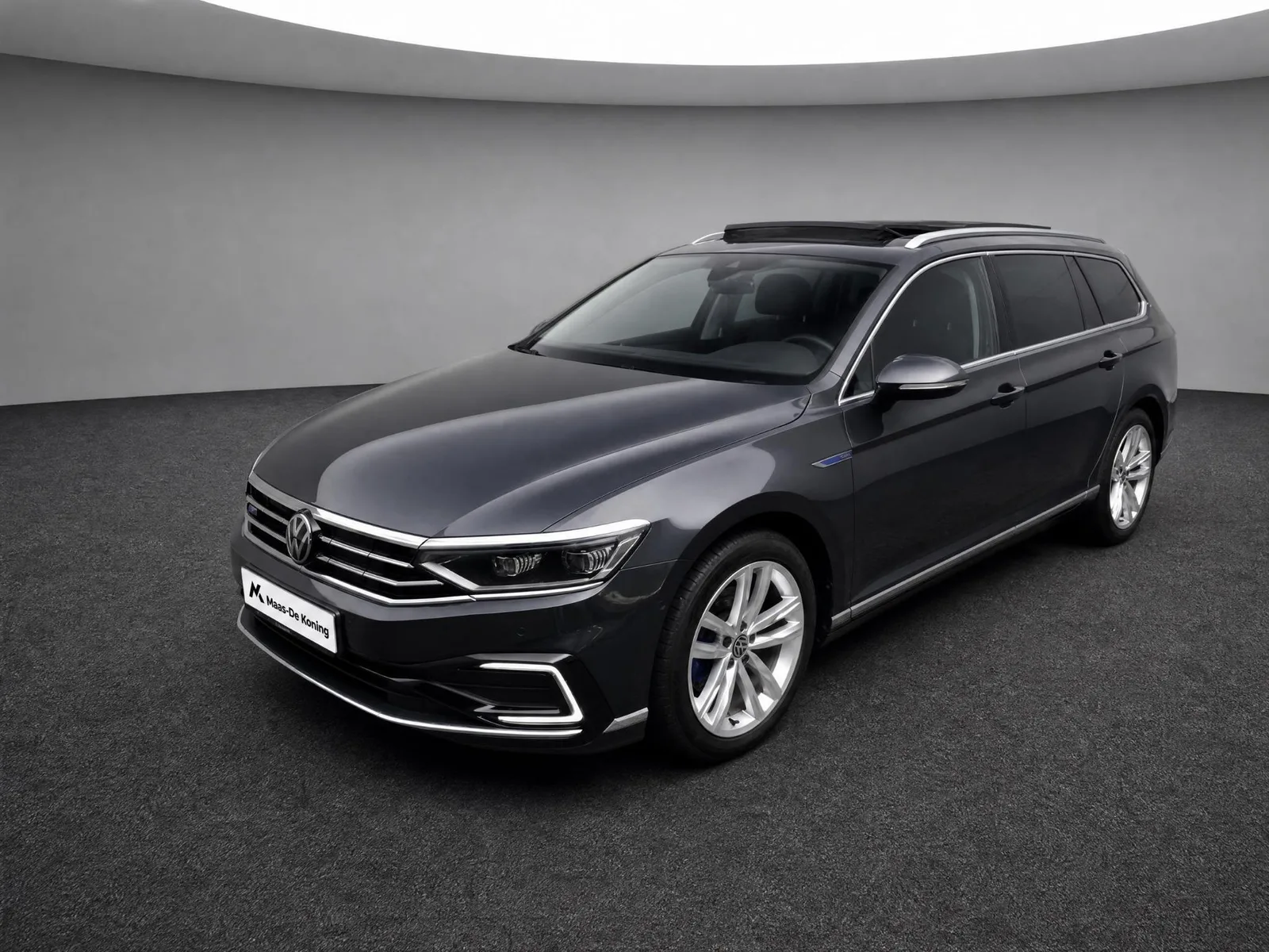 Volkswagen Passat (2022) — foto 1
