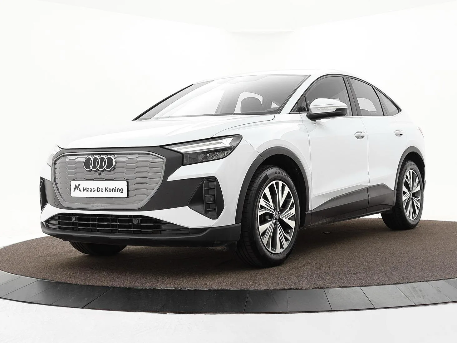 Audi Q4 e-tron (2023) — foto 1