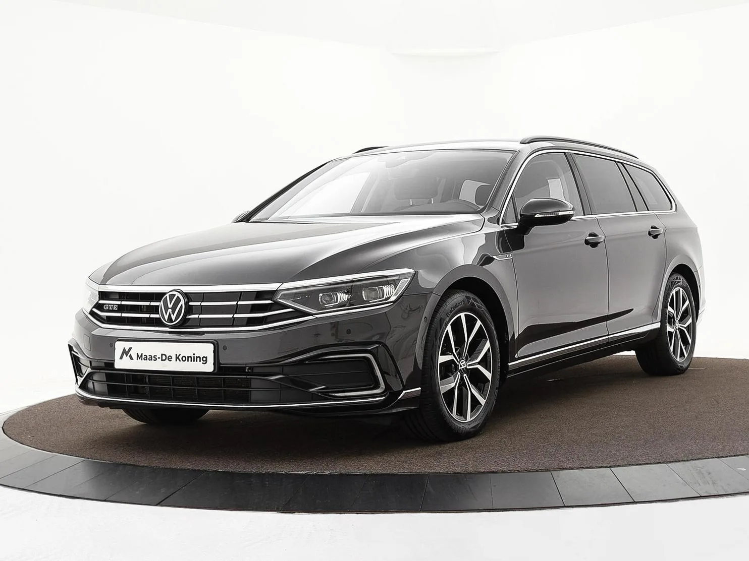 Volkswagen Passat (2022) — foto 1