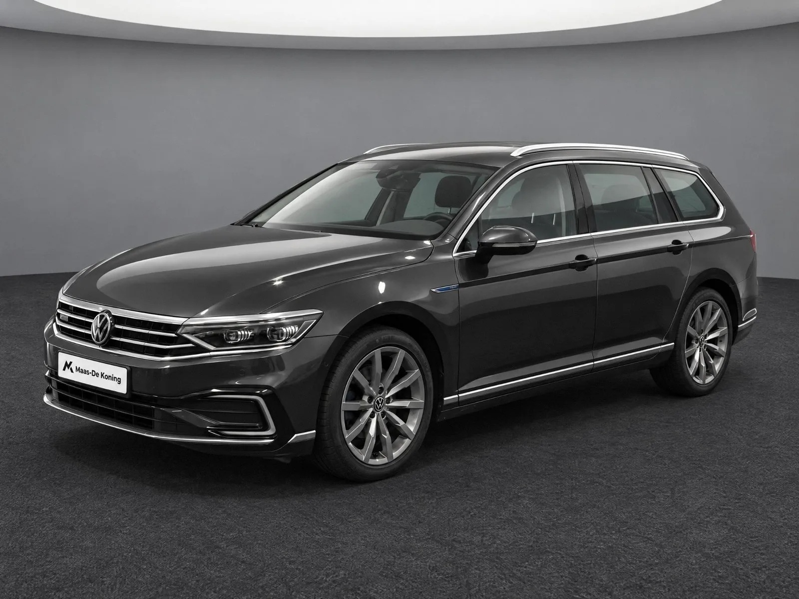 Volkswagen Passat (2023) — foto 1